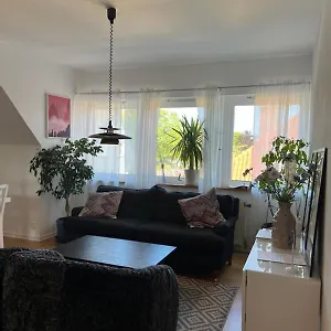 Rymlig Och Modern Laegenhet I Villa. Perfekt Foer Familjer. Med Parkering. Malmo